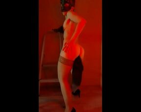 Crazy Luna is dancing for her fans!