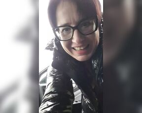 Mif Julie squirts 11 seconds in parking lot